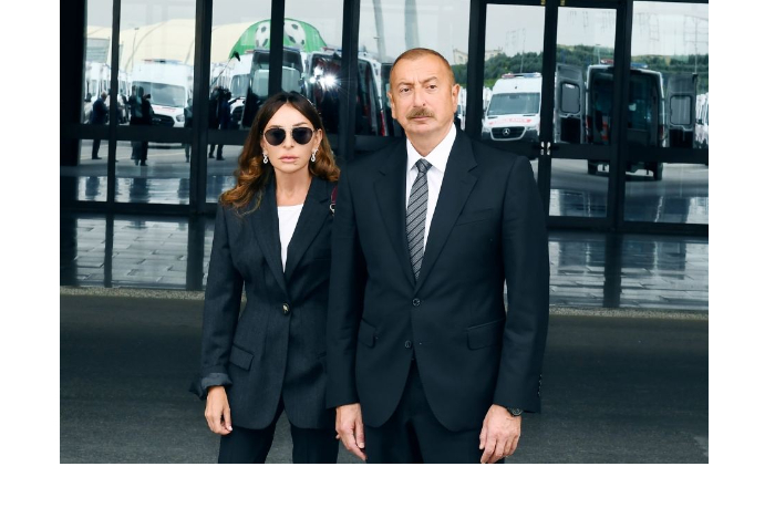 prezident-ilkham-aliev-i-pervaya-ledi-mekhriban-alieva-posetili-v-tbilisi-memorial-geroev