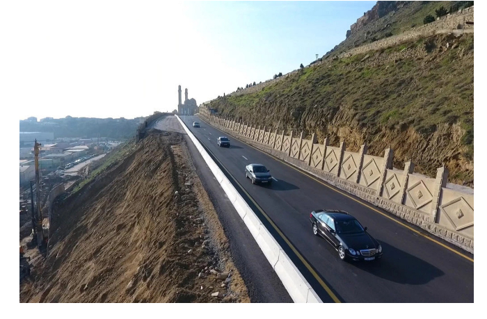 v-baku-iz-za-opolznya-izmeneny-napravleniya-dvizheniya-6-marshrutov