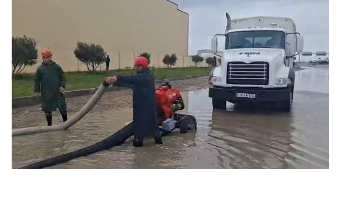 mchs-v-baku-i-regionakh-prodolzhayutsya-raboty-po-likvidatsii-posledstviy-livney