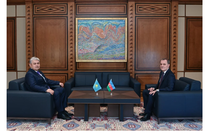 v-baku-prokhodit-vstrecha-dzheykhuna-bayramova-i-yermeka-kosherbaeva-odin-na-odin