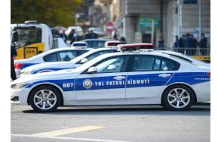 dorozhnaya-politsiya-azerbaydzhana-prizvala-voditeley-i-peshekhodov-k-ostorozhnosti-iz-za-vetra