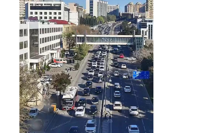 na-ryade-dorog-baku-zatrudneno-dvizhenie-transporta