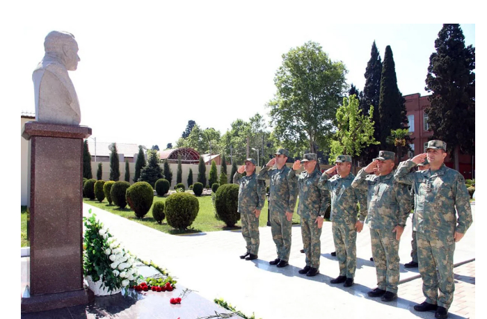 v-azerbaydzhanskoy-armii-otmechena-103-ya-godovshchina-so-dnya-rozhdeniya-obshchenatsionalnogo-lidera-geydara-alieva