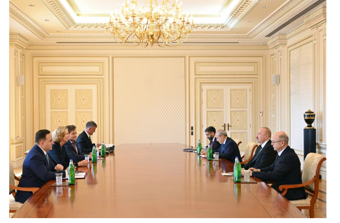 prezident-ilkham-aliev-prinyal-glavnogo-ispolnitelnogo-direktora-kompanii-bp-foto
