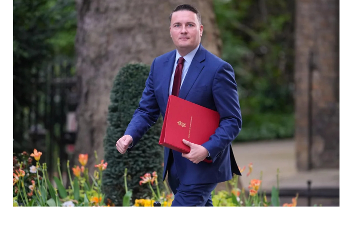 mi-osnovnoy-konkurent-starmera-prinyal-reshenie-brosit-yemu-vyzov