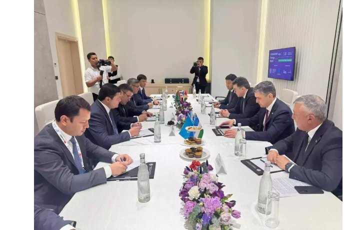 baku-astana-i-tashkent-v-ramkakh-uew-2026-obsudili-razvitie-zelenogo-energokoridora