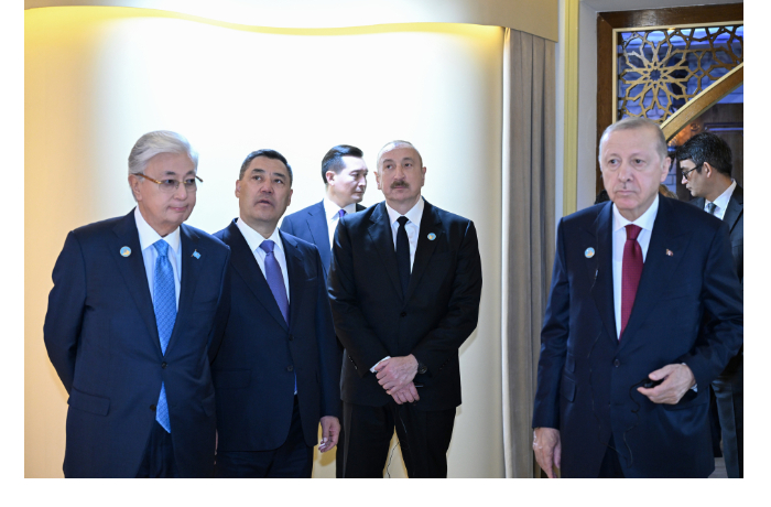 prezident-ilkham-aliev-i-drugie-uchastniki-neformalnogo-sammita-otg-oznakomilis-s-ryadom-kulturnykh-obektov-v-turkestane-foto