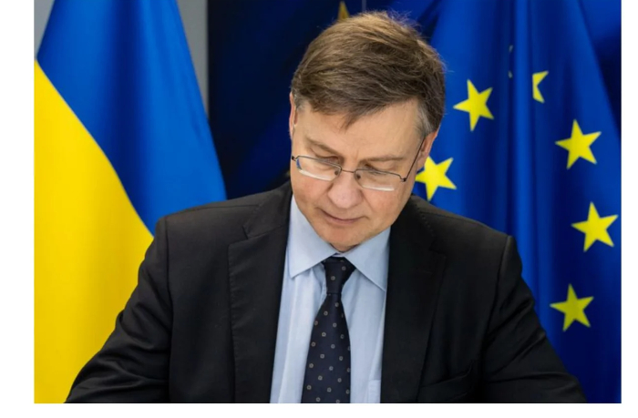 dombrovskis-yek-i-ukraina-podpisali-memorandum-po-vydeleniyu-kredita-kievu