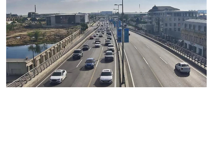 v-baku-na-nekotorykh-ulitsakh-i-prospektakh-nablyudayutsya-probki