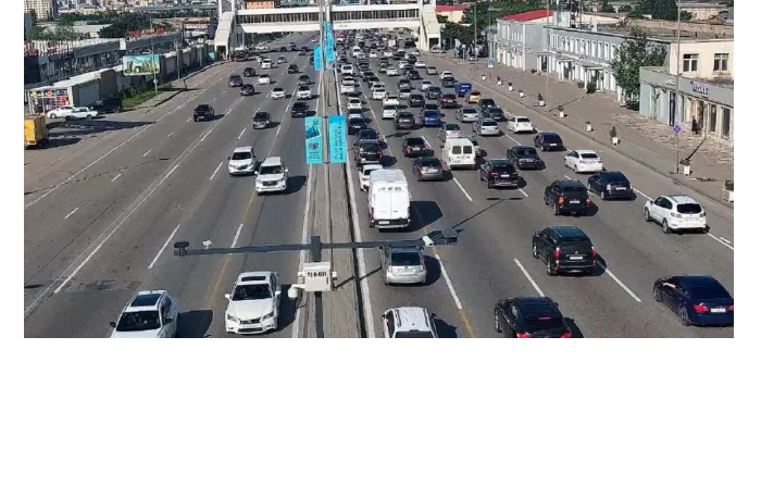 v-baku-na-nekotorykh-ulitsakh-i-prospektakh-nablyudayutsya-probki