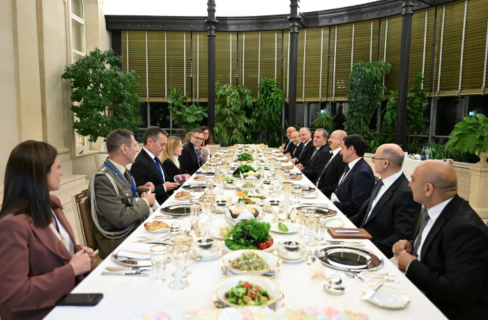 ot-imeni-prezidenta-azerbaydzhana-dan-rabochiy-uzhin-v-chest-predsedatelya-soveta-ministrov-italii