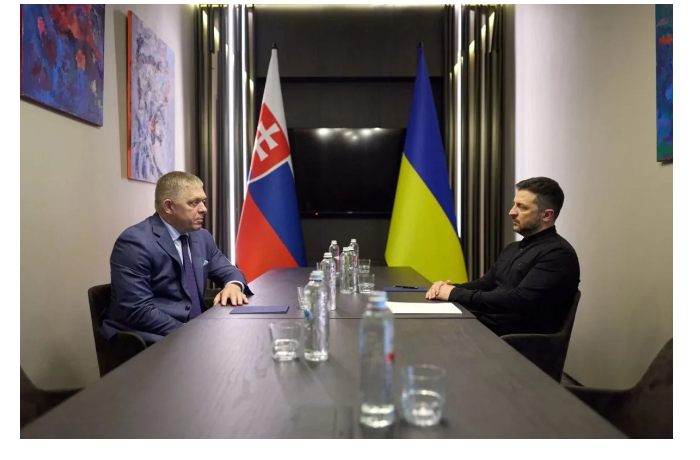 zelenskiy-i-fitso-dogovorilis-o-vzaimnykh-vizitakh