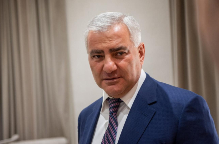 samvel-karapetyan-pytaetsya-podkupit-armyanskikh-izbirateley