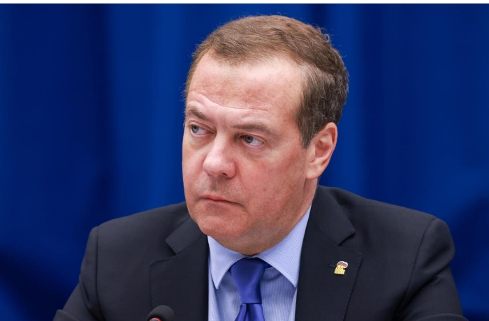 medvedev-nazval-pashinyana-i-zelenskogo-bezmozglymi-rusofobami