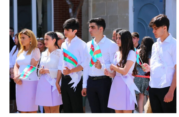 v-etom-godu-v-azerbaydzhane-116-550-uchenikov-stanut-vypusknikami