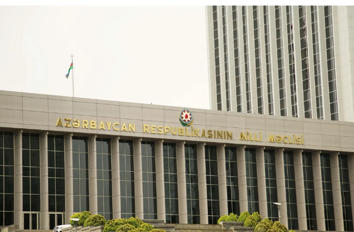 azerbaydzhan-i-ekvador-otmenyat-vizy-dlya-vladeltsev-diplomaticheskikh-i-sluzhebnykh-pasportov