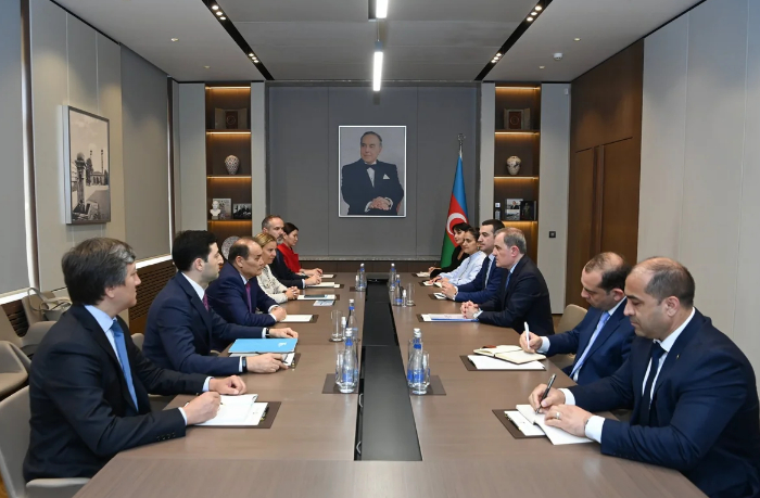 dzheykhun-bayramov-i-bagdad-amreev-obsudili-novye-napravleniya-sotrudnichestva