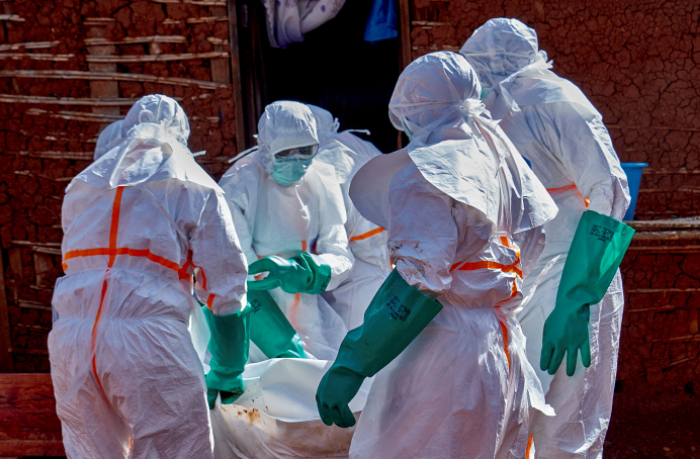 uvelichilos-chislo-zhertv-likhoradki-ebola