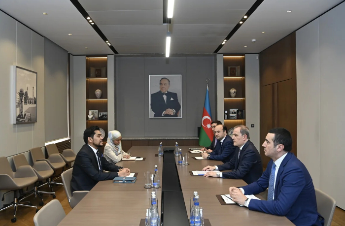 dzheykhun-bayramov-vstretilsya-s-zavershayushchim-missiyu-poslom-malayzii