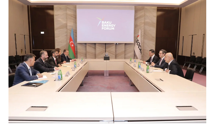 socar-i-apollo-global-obsudili-sotrudnichestvo-v-zelenom-energoperekhode