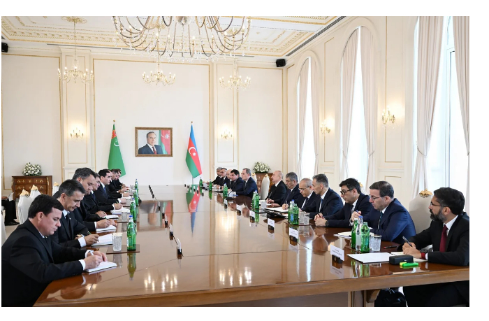 sostoyalas-vstrecha-ilkhama-alieva-s-prezidentom-turkmenistana-v-rasshirennom-sostave