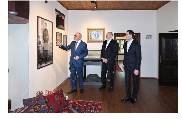 prezident-ilkham-aliev-i-prezident-serdar-berdymukhamedov-posetili-dom-muzey-byulbyulya-v-shushe-foto