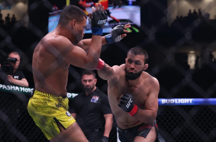 takhir-abdullaev-oderzhal-pobedu-v-turnire-ufc