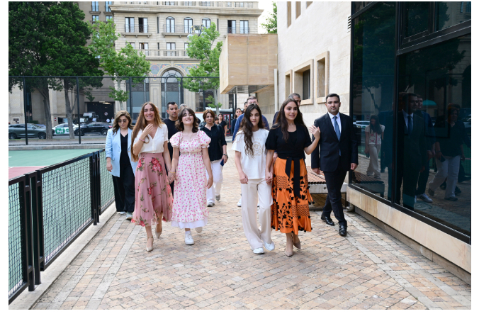 leyla-alieva-podelilas-publikatsiey-o-svoem-uchastii-v-meropriyatiyakh-v-primorskom-parke
