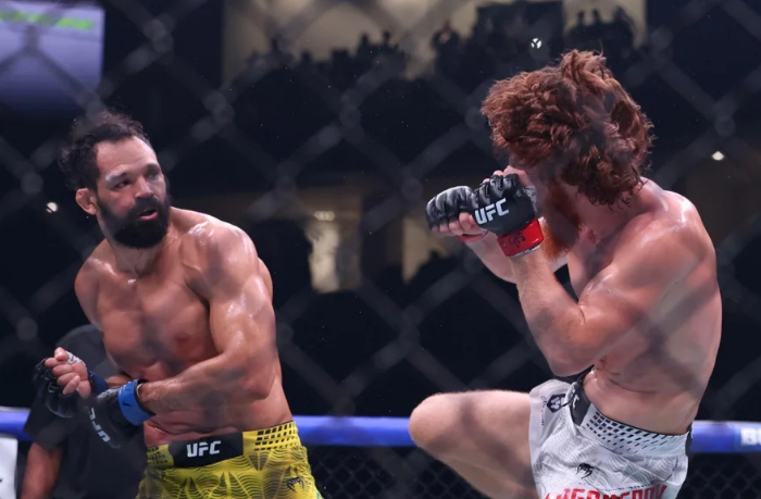 sharabutdin-magomedov-v-soglavnom-boyu-vechera-pobedil-pereyru