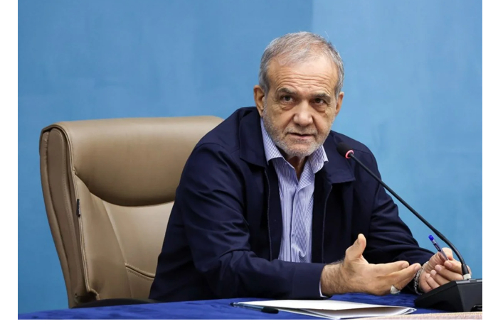 pezeshkian-iran-ne-pokinul-ni-stol-peregovorov-ni-pole-boya
