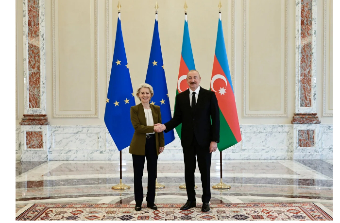 ilkham-aliev-i-ursula-fon-der-lyayen-vystupayut-s-zayavleniyami-dlya-pressy