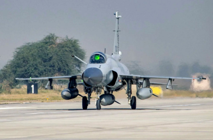 azerbaydzhanskie-istrebiteli-jf-17-thunder-napugali-armeniyu