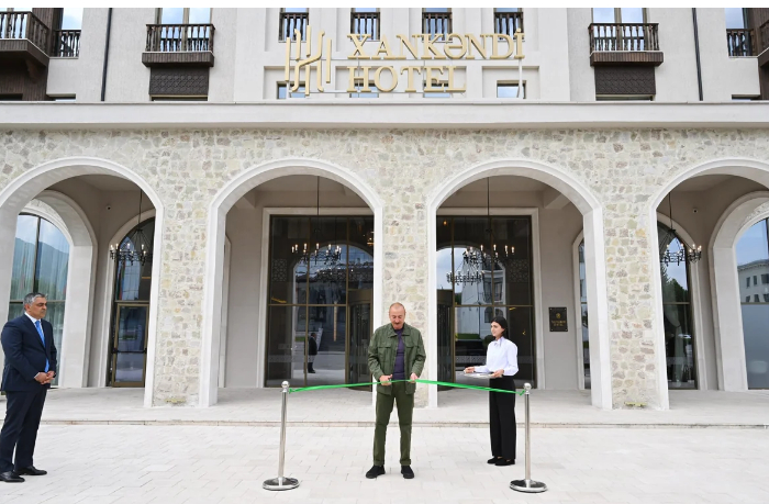 prezident-ilkham-aliev-prinyal-uchastie-v-otkrytii-otelya-khankendi
