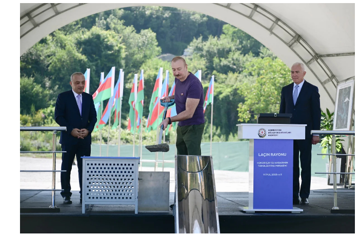 prezident-ilkham-aliev-zalozhil-fundament-vodokhranilishcha-khakarichay-v-lachyne