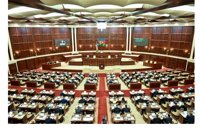 nachalos-ocherednoe-zasedanie-milli-medzhlisa-parlamentarii-obsudyat-22-voprosa