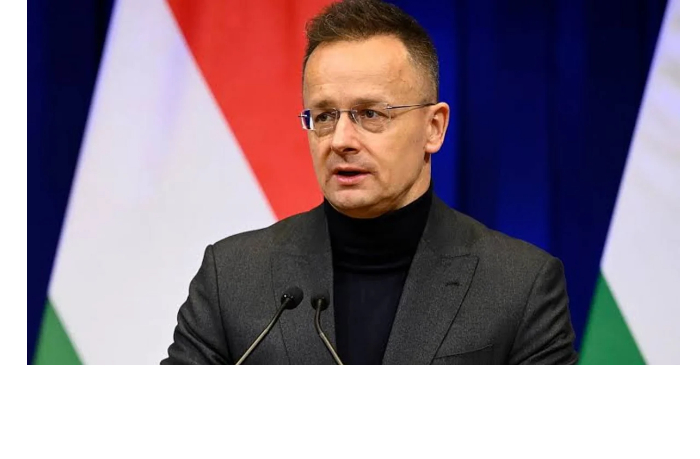 siyyarto-slozhil-polnomochiya-deputata-parlamenta-vengrii