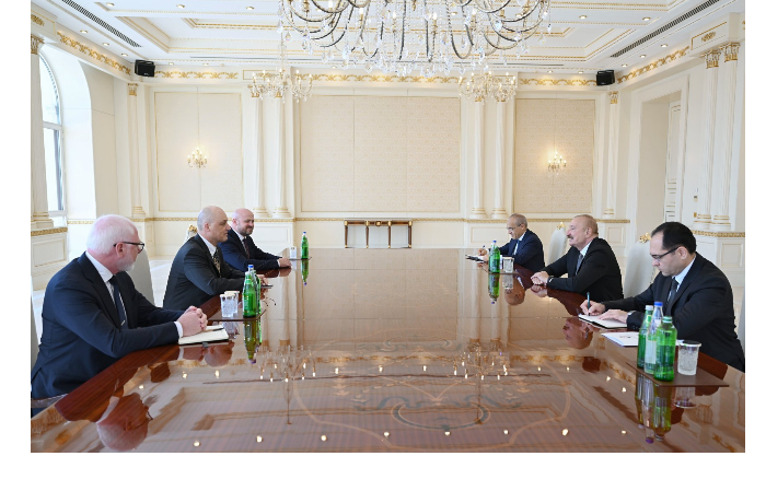 prezident-ilkham-aliev-prinyal-delegatsiyu-kompanii-john-deere-foto