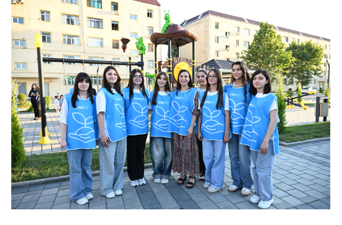 v-yevlakhe-s-uchastiem-leyly-alievoy-v-polzovanie-zhiteley-peredan-blagoustroennyy-kvartal-foto