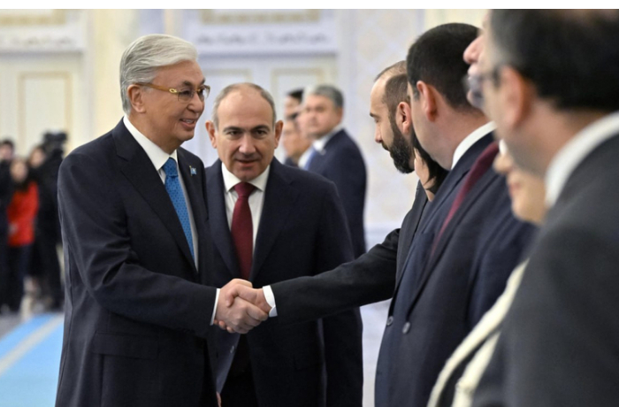 prezident-kazakhstana-ne-smog-primirit-putina-s-pashinyanom