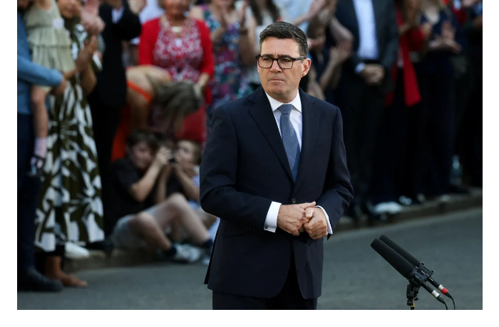 novyy-premer-britanii-bernem-provedet-telefonnye-peregovory-s-trampom-i-zelenskim