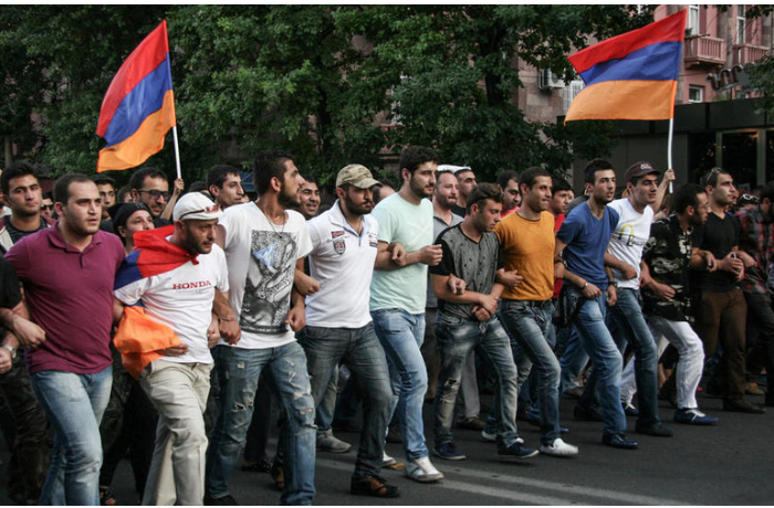 v-armenii-nachalis-protesty
