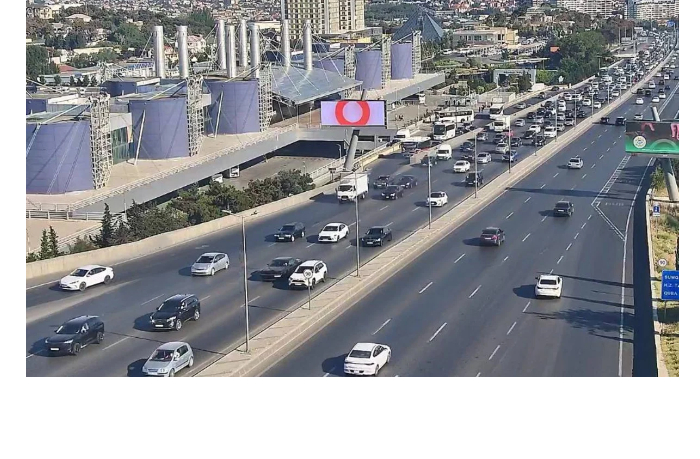 na-ryade-ulits-i-prospektov-baku-oslozhneno-dvizhenie