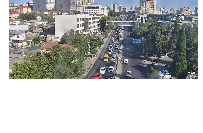 v-baku-na-ryade-dorog-zatrudneno-dvizhenie-transporta