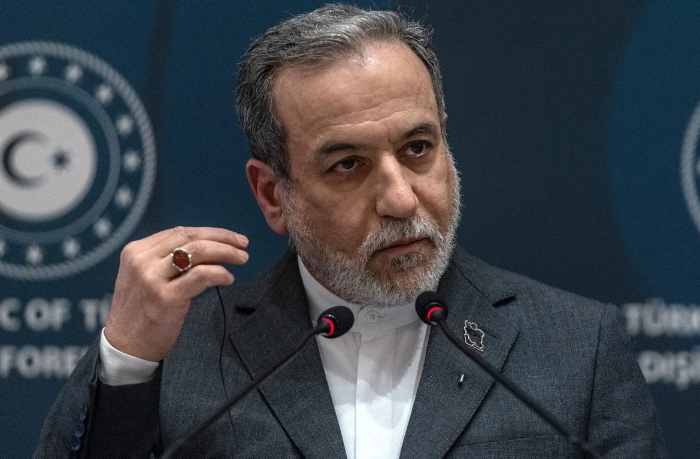 abbas-aragchi-poobeshchal-otvetit-na-udar-vsu-po-iranskomu-sudnu