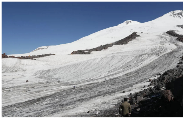 na-elbruse-pogibli-pyat-inostrannykh-alpinistov