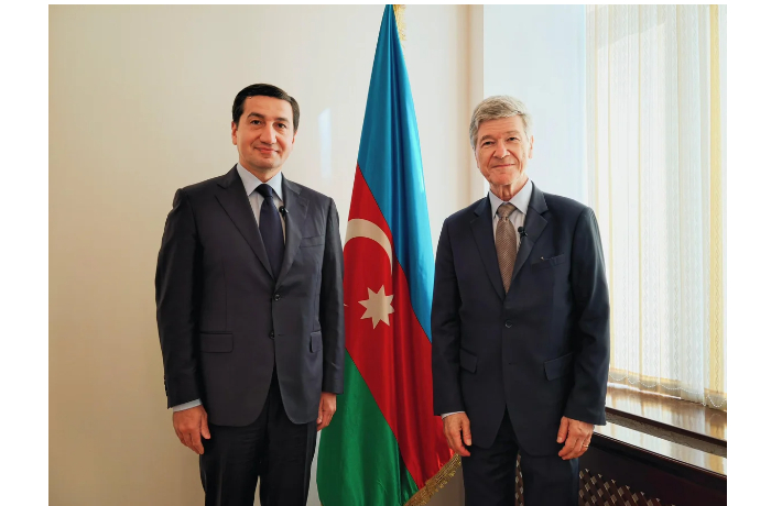 khikmet-gadzhiev-vstretilsya-s-professorom-dzheffri-saksom