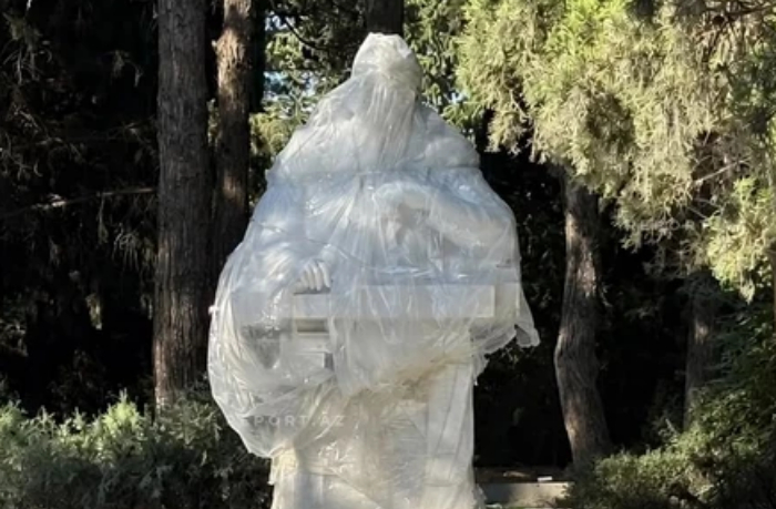 ustanovlen-nadgrobnyy-pamyatnik-narodnomu-pisatelyu-elchinu
