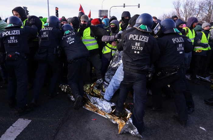 vo-vremya-massovykh-protestov-v-germanii-yest-postradavshie