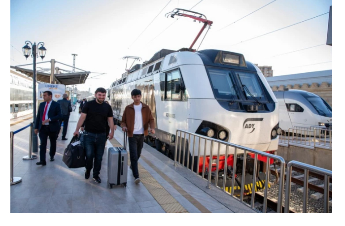 poezd-baku-tbilisi-poluchit-104-dopolnitelnykh-mesta-tseny-i-usloviya-proezda