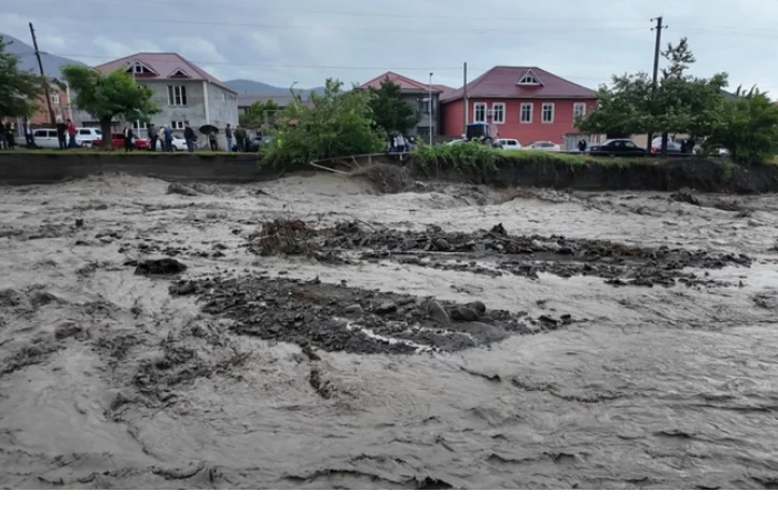 v-zagatale-soshel-sel-nanesen-sereznyy-ushcherb-infrastrukture-goroda